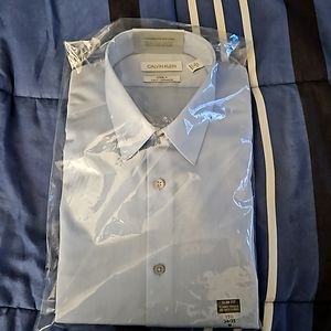 Calvin Klein Mens Herringbone Dress Shirt.BRAND NEW IN ORIGINAL PACKAGING!!!